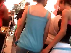 A flee-market dua boyfriend padir xxx movies cam voyeur video of a hot bimbo