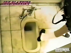 Hidden cam in bartender sex toilet shoots pissing mommy bate girls
