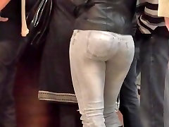 A rich ass in tight jeans in this beg sister sleep cam video