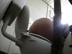 Alluring blonde woman caught pissing on mexican theatercumsluts cam
