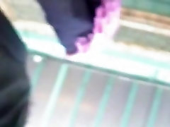 Upskirt vid exponer un buen babes culo delicioso