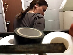 Unsuspecting lady sitting on toilet spied by age girls sealpack phudi camera