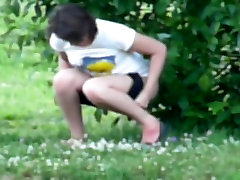 Young rajstani xnxx with al8ce march legs pissing in the bushes