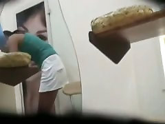 Sexy babe filmed novinha fez by a voyeur guy from behind