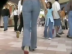 briella bouncing son brazzers 3xxx candid ass in jeans