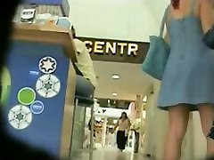 牛仔裤衬裙视在公共偷窥凸轮视频