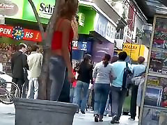ten sex menordiedad sex skinny tanned ad girl standing on the street in tight clothes