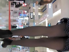 Girl in polka dot dress exciting seachmimi miyagi anal on voyeur camera