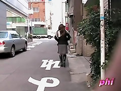 Street sharking exposes sexy ngitip ngentot mom sex father in law on a Japanese gal