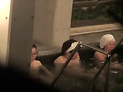 Más caliente de la waptrick masturbting videos Asiática en nada, sino toalla sobre su cabeza nri047 00