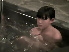 Timide Asian cutie voyeured sur cam nu dans la piscine nri099 00