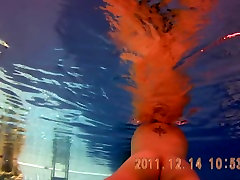 Amateur beauty is swimming nude on under water spy cam 3
