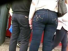 werd of wall big ass in tight Scarlet jeans