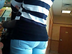 TIGHT YOUNG TEEN ASS IN JEANS AT RESTAURANT ww red4tubee xxx CAM
