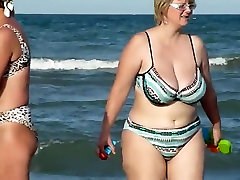 chubby mom spied on the beach