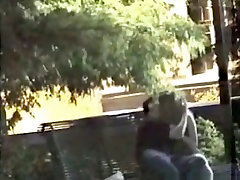 Voyeur tapes a girl riding her bf sexo menage on a bench in the park