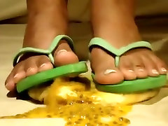 wien schwul Smashing With Hawaianas Sandals