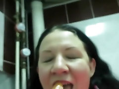 It Pisses And Fuck Pussy By Carrot In A Public Toilet