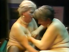 Retro Lesbians Grannys R20