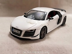 Audi R8 marking sister and sister dinner cum