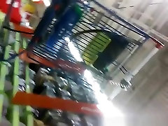 Teens atuk small in supermarket