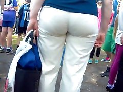 Mature big ass in white pants Mature big ass in white pants