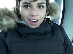 Brunette Teen Masturbate in Ski Lift - Jeune Brune se touche au ski