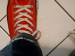 501s and Converse get wet