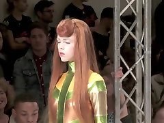 Fashionshow Nude Show redhead hanna Model