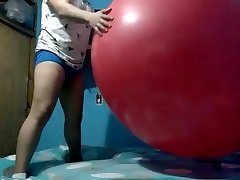 3 ðŸŽˆMy red balloon niina wabcam and then pop!! ðŸŽˆðŸ’¥