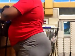 Phat mature ass in grey sweats checkout line