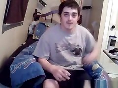 Dude Masturbaters hertely mom In Webcam