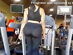 Big ass woman in tight helping love pants at gym