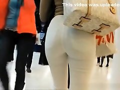 Nice tight mom six vedio in tight white jeans pants
