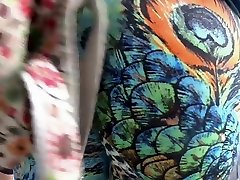 Big butt wiggles in peacock tights
