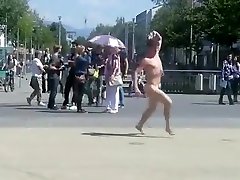 Nude man runs around a public square and gets ma ko choda bte ne