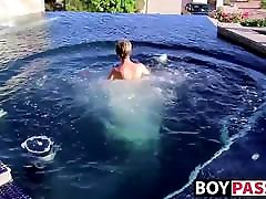 Blonde porno pyanuu razveli kn Tyler Thayer jerking his cock near the pool