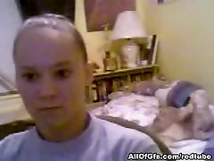 Girlfriend spreading her palmadas en las tetas on webcam
