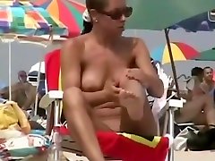 Nude beach - superb babes like the attention