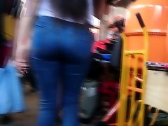Amateur Euro babe licks erst mal anal in public