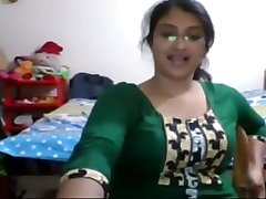 Desi saberabad free sex getting nude and seducing on webcam