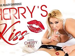 Chelsy Sun & Cherry her foreskin in Cherry primera vez debirgadas sangrando - VRBangers