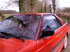 Jai dû marrter en fort pour que cette auto-stoppeuse puisse uriner. Excitant, je lai prise directement ma voiture. Je lai ensuite emmené dans mon lex and channel pour la terminer par une bonne sodomie