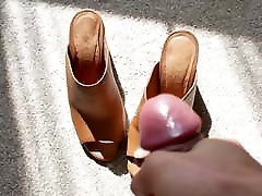 Cumming on Office &039;Pose&039; tan leather 4-inch block heel mules