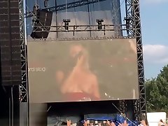 Swedish blonde flashes her tits on stage! Tove Lo