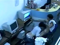 Voyeour hidden cam in women lockerroom