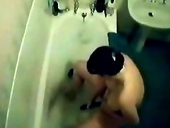 masturbándose en el baño, cámara oculta