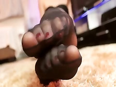 मलाई पैर की उंगलियों & मेहराब पहने काले सरासर Pantyhose