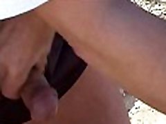 Milf se gode sur plage, branle les voyeurs et fiste la fille du fermier dans les champs Milf se gode sur plage, branle les voyeurs et fiste la fille du fermier dans les champs