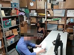 Black teen shoplifter banged by security to avoid the police